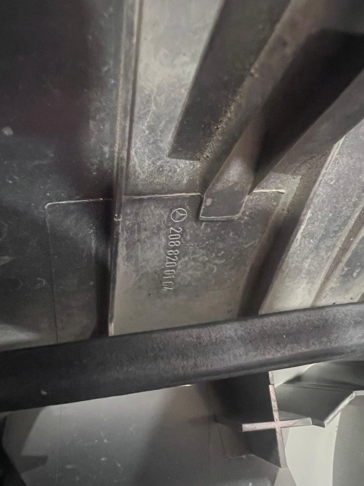 Farolim traseiro esquerdo Mercedes CLK W208 (A208 Cabrio) Ref. A2088200164 (2)