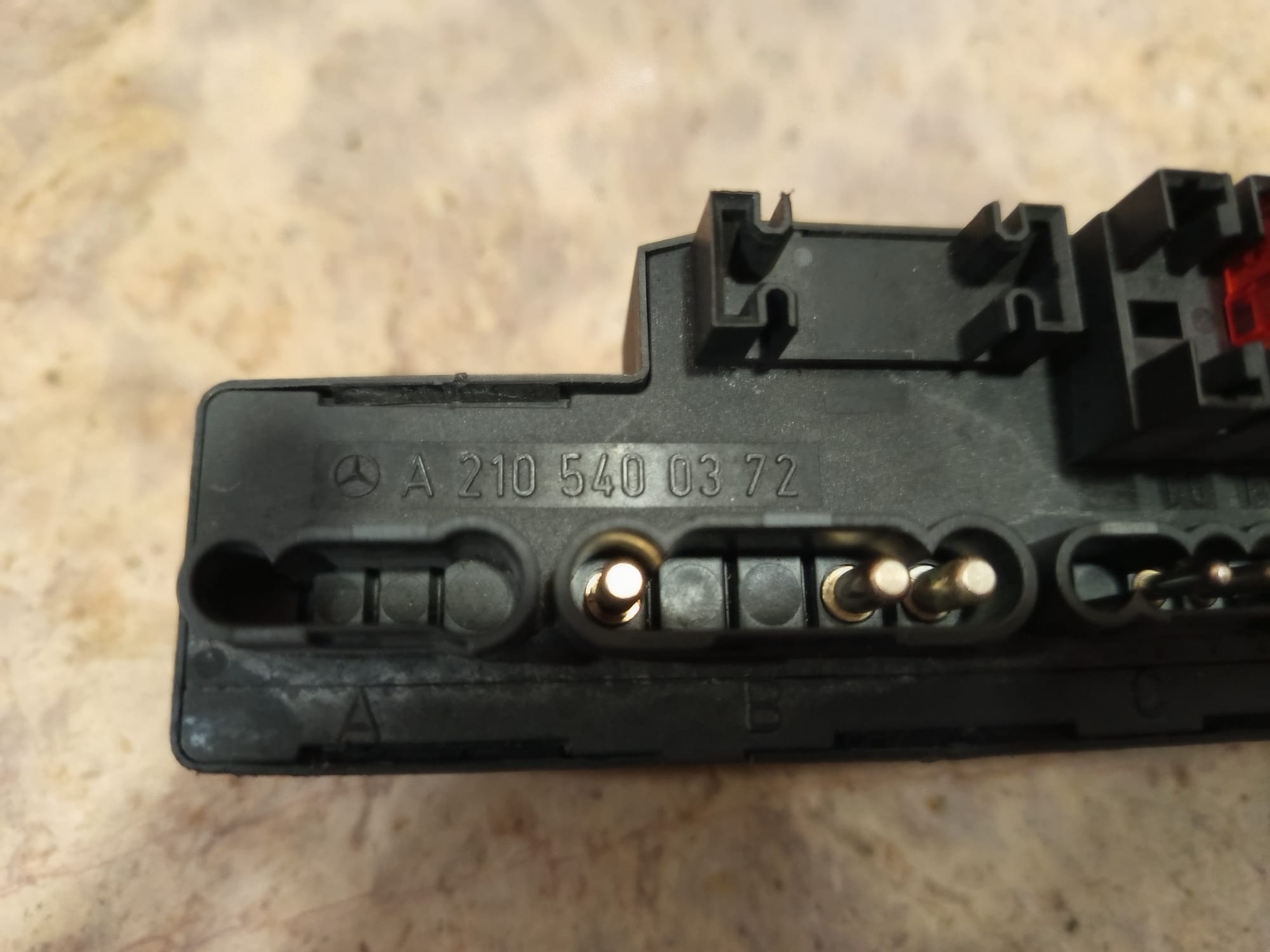 Unidade de Relé Mercedes W210 E300 1997 – Ref. A2105400372 - Image 3